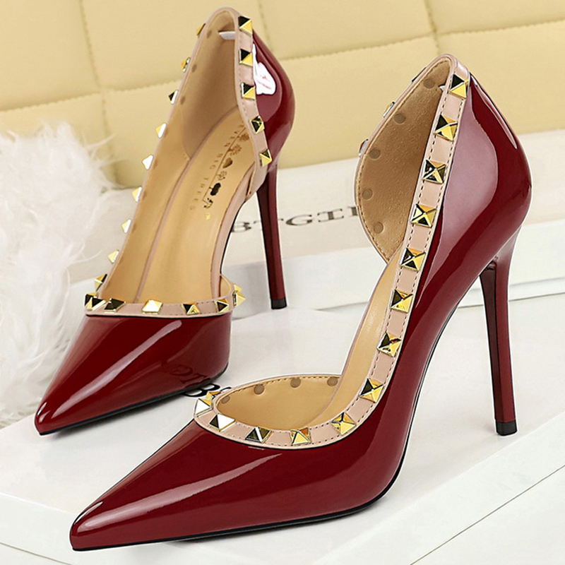 Sexy Women Pumps Rivet Design  - Shoe Tree 评论和价格